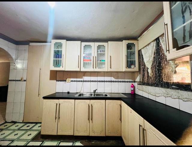 3 BEDROOM HOUSE FOR SALE IN CASTLE HILL